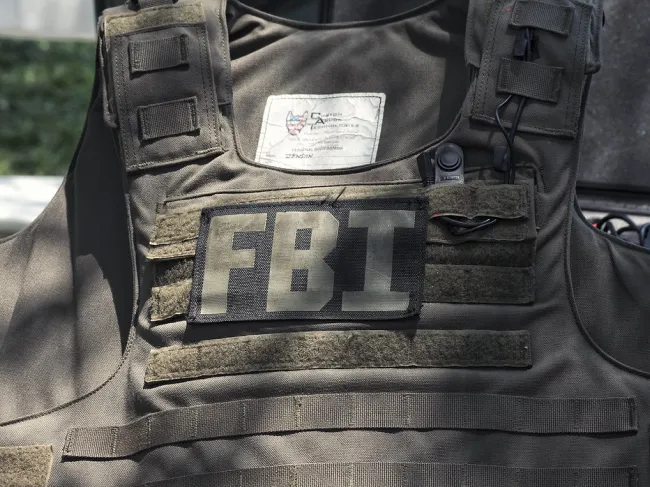 fbi_vest